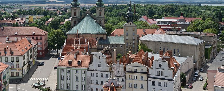 Widok na Nysę i Stare Miasto z charakterystycznymi wieżami kościołów i kolorowymi kamienicami