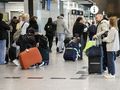 Pasażerowie na lotnisku