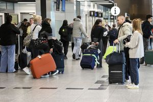 Pasażerowie na lotnisku