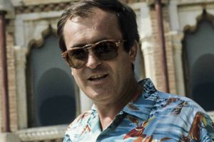 Bernardo Bertolucci w okularach