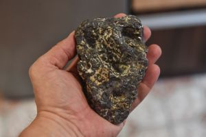 meteoryt w dłoni