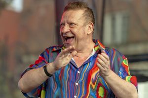 Jarek Janiszewski i zespół Bielizna podczas koncertu na Dniach Elbląga w 2023 roku