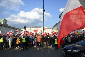 Manifestacja przed Pałacem Prezydenckim