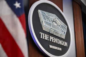 Generał odpowiedzialny za wsparcie Ukrainy zostawił tajne mapy w pociągu w Polsce