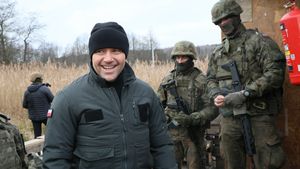 Prezydent Karol Nawrocki z żołnierzami i funkcjonariuszami Straży Granicznej