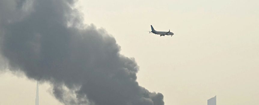 W Zjednoczonych Emiratach Arabskich doszło do ataków rakietowych i dronów. Incydent z udziałem drona wywołał pożar zbiornika paliwa w pobliżu lotniska w Dubaju.