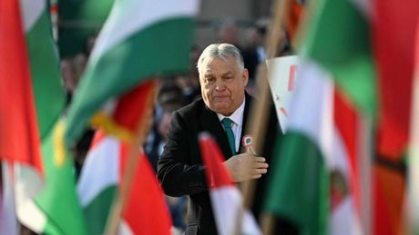 Viktor Orban na marszu poparcia w dniu narodowego święta Węgier