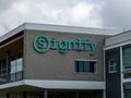 logo Signify na budynku firmy