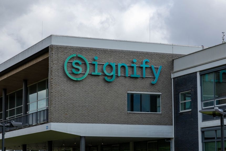 logo Signify na budynku firmy