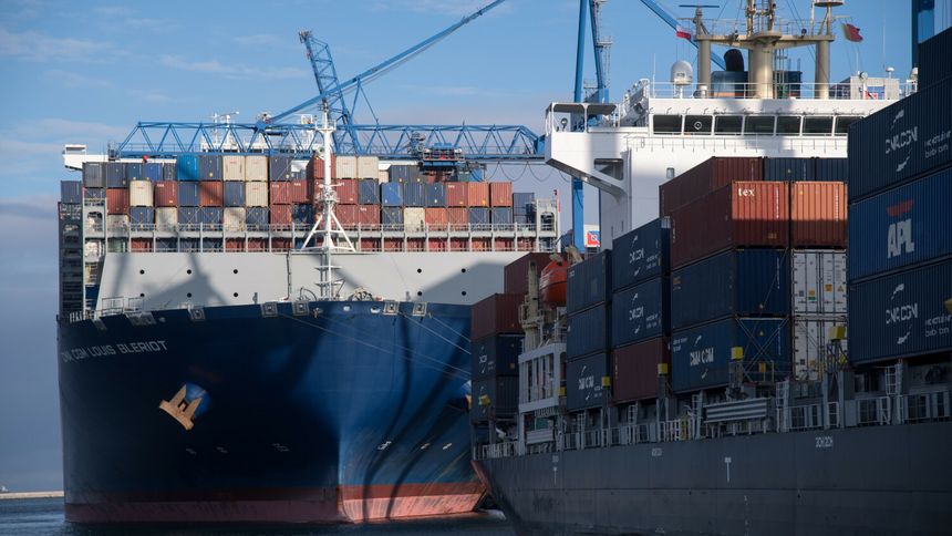 Kontenerowiec CMACGM Louis Bleriot i kontenerowiec Viking Orca