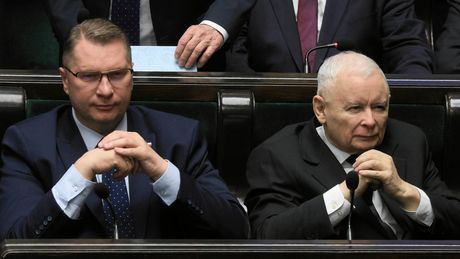 Kandydat PiS na premiera Przemysław Czarnek i prezes partii Jarosław Kaczyński