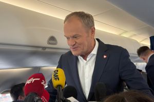 Donald Tusk w samolocie po szczycie UE