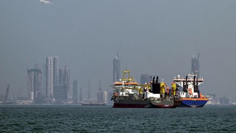 Statki u wybrzeży Dubaju