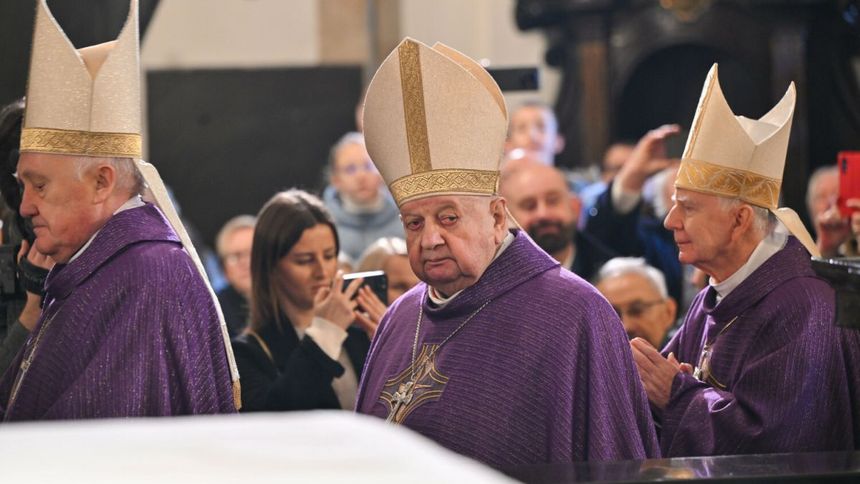 Kard. Kazimierz Nycz, abp Stanisław Dziwisz, abp Marek Jędraszewski podczas ingresu kardynała Grzegorza Rysia