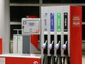 Stacja paliw z dystrybutorami: benzyna 95, 98, diesel.