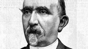 Portret mężczyzny z zarostem, w eleganckim ubraniu.