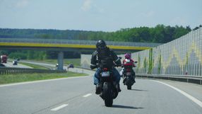 Motocykl na autostradzie