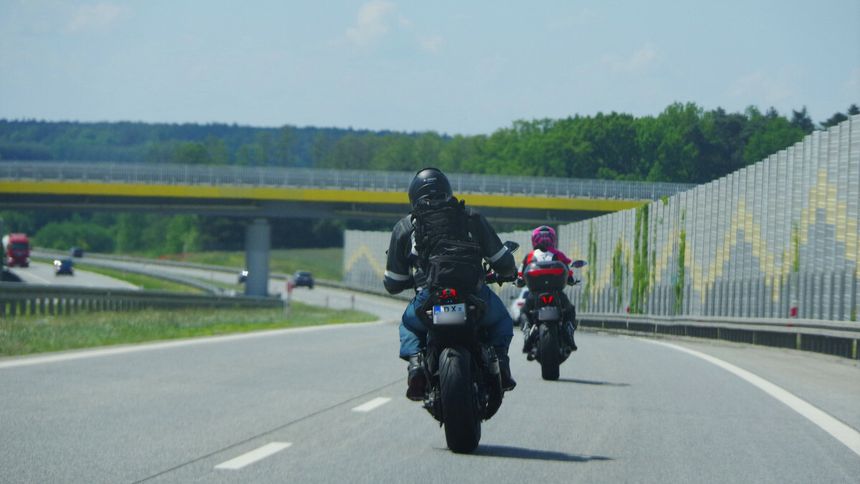 Motocykl na autostradzie