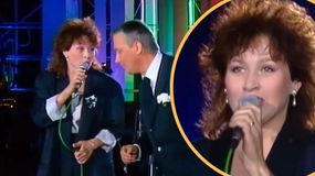 Na zdjęciu dwie osoby śpiewają duet, w tle kolorowe światła. Kobieta trzyma mikrofon, mężczyzna patrzy na nią.