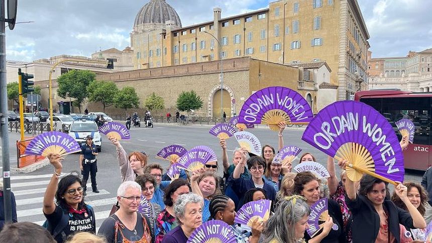 Protest katolickich feministek w Rzymie 