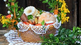 Co włożyć do koszyczka wielkanocnego? 