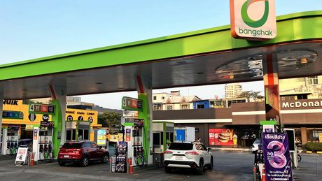 W Tajlandii rząd prowadzi cenowe kontrole na stacjach benzynowych
