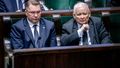 Kandydat PiS na premiera Przemysław Czarnek i prezes PiS Jarosław Kaczyński w Sejmie