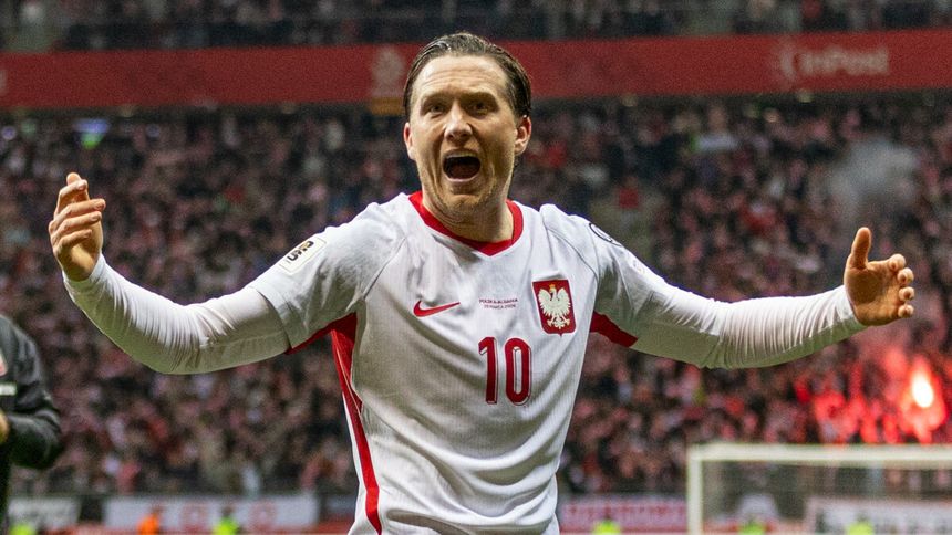 Piłkarz reprezentacji Polski Piotr Zieliński, cieszy się po zdobytym golu na PGE Narodowym.