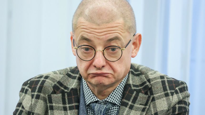 Michał Kamiński formalnie wciąż jest wicemarszałkiem Senatu, ale od wielu miesięcy pozostaje medialnie nieobecny.