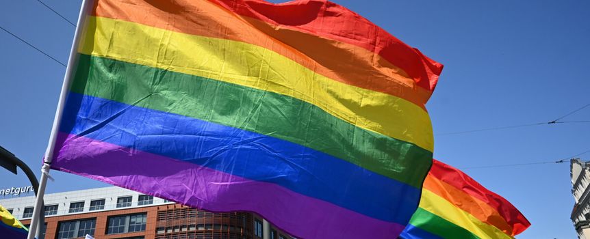 Flaga środowiska LGBTQ+ (zdjęcie ilustracyjne)