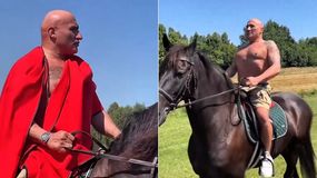 Marcin Najman na koniu w cesarskim stroju.