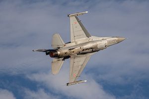 Polski myśliwiec F-16 (zdjęcie ilustracyjne)