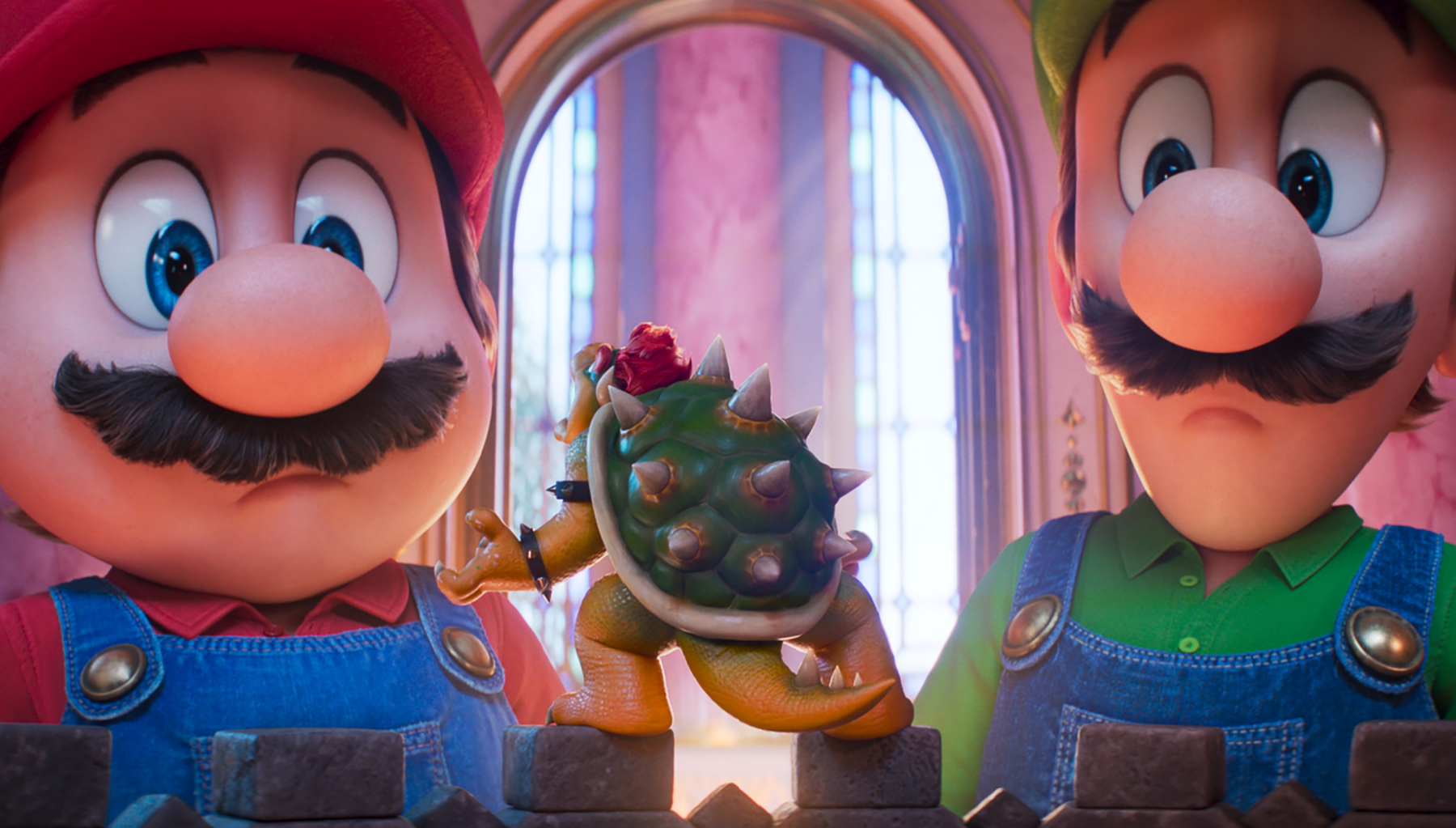 Dwaj bracia, Mario i Luigi, oglądają Bowsera w kolorowej scenerii z gry.