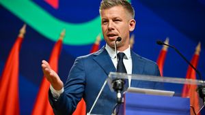 Lider opozycyjnej Tiszy Peter Magyar, która wygrała wybory parlamentarne na Węgrzech