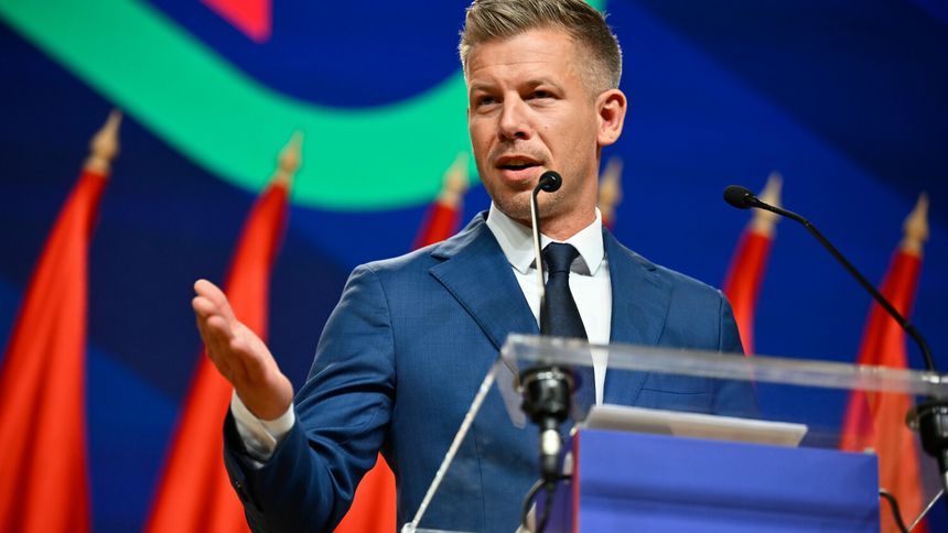 Lider opozycyjnej Tiszy Peter Magyar, która wygrała wybory parlamentarne na Węgrzech