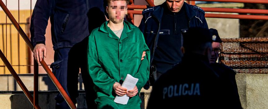 Bartosz G. eskortowany przez policję
