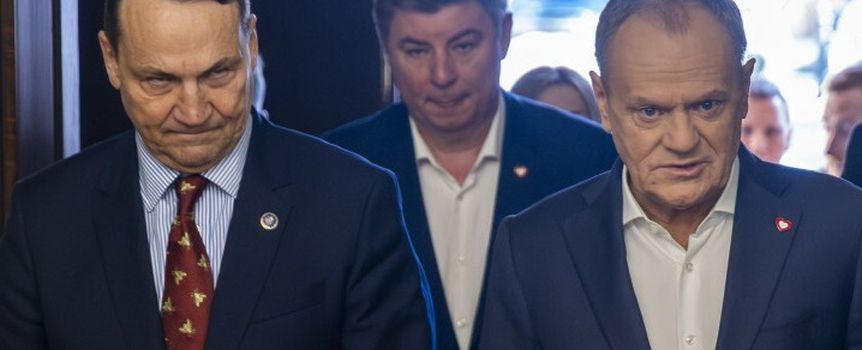 Szef MSZ Radosław Sikorski. Premier Donald Tusk