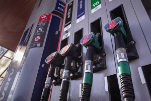 dystrybutor na stacji paliw