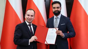 zastępca Szefa Kancelarii Prezydenta RP Adam Andruszkiewicz i youtuber Paweł Swinarski