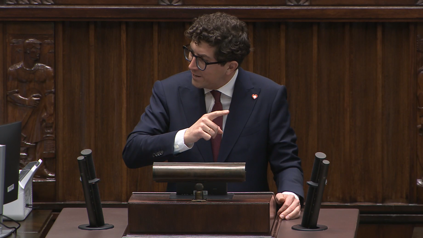 Poseł Maciej Tomczykiewicz przemawia w Sejmie