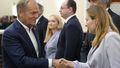 Premier Donald Tusk i ministra funduszy i polityki regionalnej Katarzyna Pełczyńska-Nałęcz podczas posiedzenia rządu