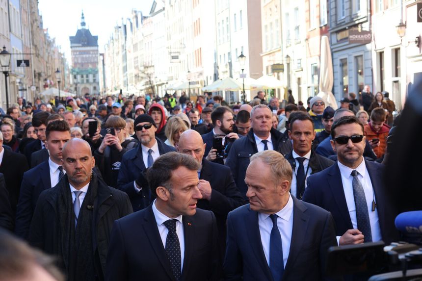 Macron, Tusk