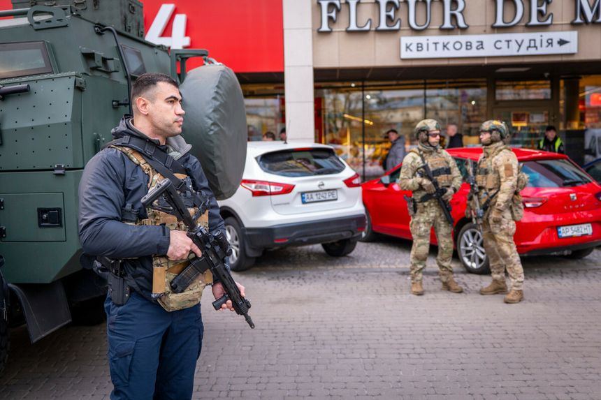 Strzelanina przed supermarketem w Kijowie