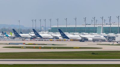 Kryzys paliwowy uderzy w urlopy. Linie tną połączenia