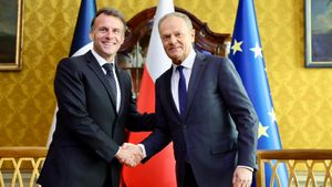 Emmanuel Macron i Donald Tusk