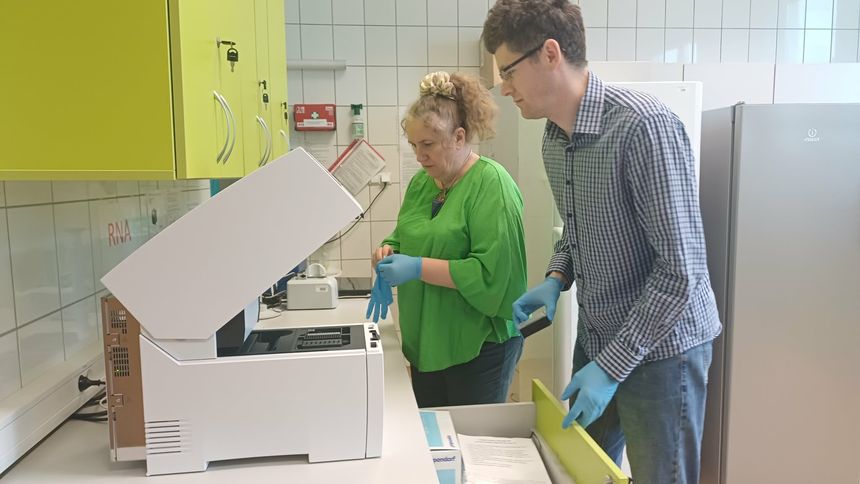 Prof. Anna Bogucka-Kocka i prof. Daniel Zalewski 