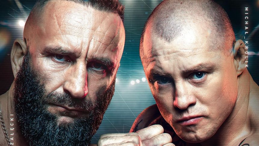 Dwóch mężczyzn (Crazy i Królik) z intensywnym wyrazem twarzy, przygotowanych do walki w ringu.