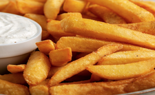 Chrupiące frytki z sosem