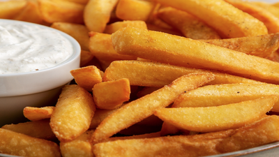 Chrupiące frytki z sosem