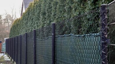 Sąsiad może wejść na działkę i domu. Weszło nowe rozporządzenie, a mało kto wie